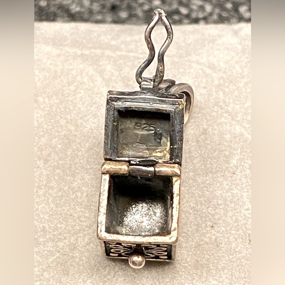 925 sterling silver prayer box charm. - Picture 4 of 6